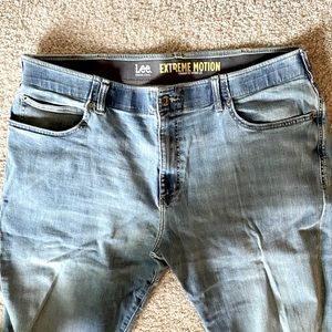 Lee Extreme Motion Tapered Straight Leg Jeans Size 44x30